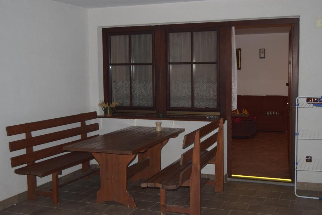 Farm Stay Frank Ozmec Wine And Glamping Estate Ljutomer Ruang foto