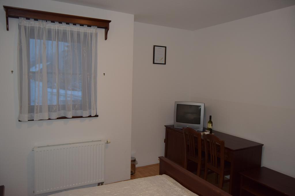Farm Stay Frank Ozmec Wine And Glamping Estate Ljutomer Ruang foto