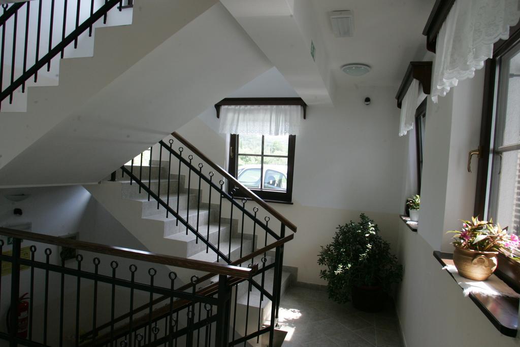 Farm Stay Frank Ozmec Wine And Glamping Estate Ljutomer Ruang foto