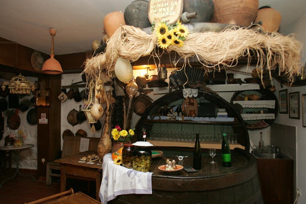 Farm Stay Frank Ozmec Wine And Glamping Estate Ljutomer Bagian luar foto